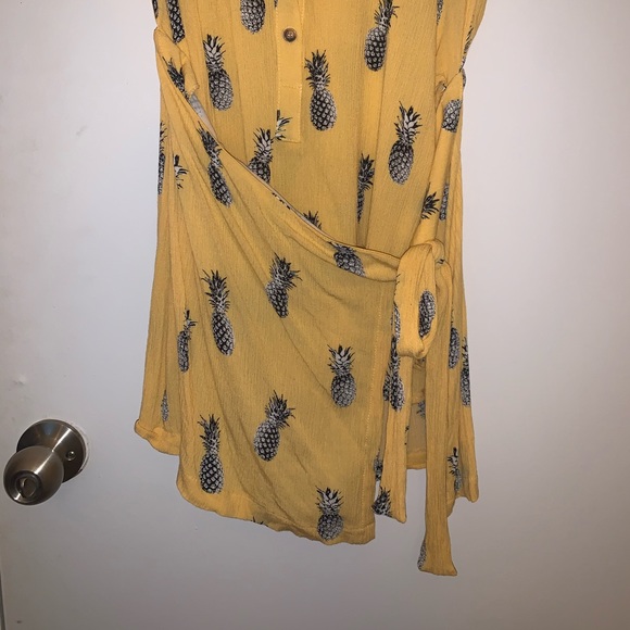 Cute yellow and pineapple print minidress - Picture 4 of 4